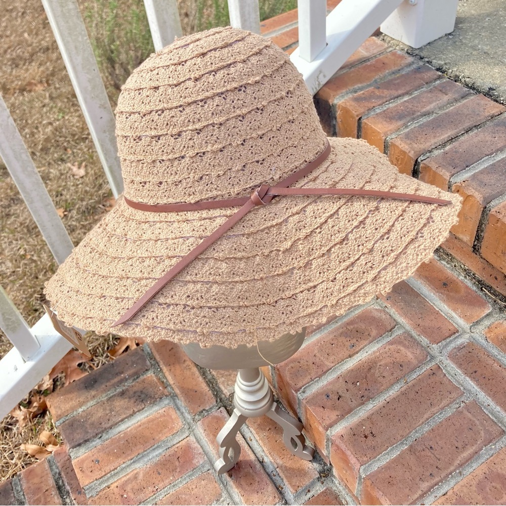 NWT BEIGE WIDE BRIM SUN HAT